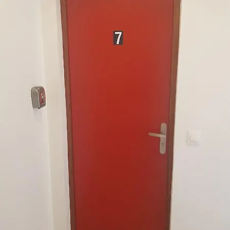 Appartamento 07 - Joli équipé Avec Clim, Vue Sur Jardin, Parking Privatif Gratuit, Grand Fourgon Possible, Le Linge De Maison Est Fourni *