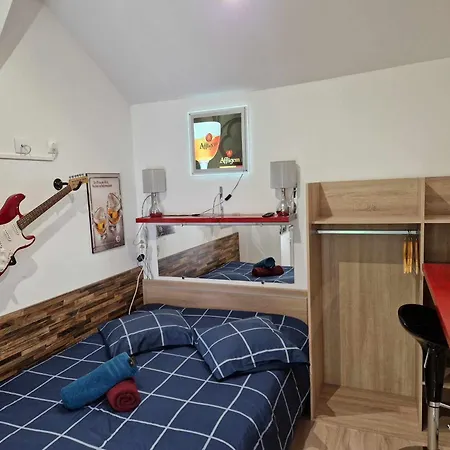 Appartamento 07 - Joli équipé Avec Clim, Vue Sur Jardin, Parking Privatif Gratuit, Grand Fourgon Possible, Le Linge De Maison Est Fourni *