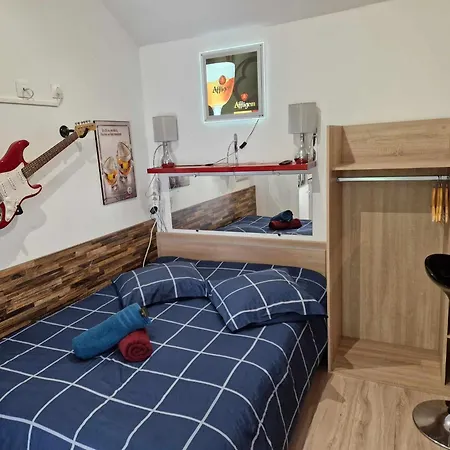 07 - Joli Equipe Avec Un Lit Double, Vue Sur Jardin, Parking Privatif Gratuit, Grand Fourgon Possible, Le Linge De Maison Est Fourni Lägenhet Razac-sur-lʼIsle