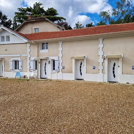 Lägenhet 07 - Joli Equipe Avec Un Lit Double, Vue Sur Jardin, Parking Privatif Gratuit, Grand Fourgon Possible, Le Linge De Maison Est Fourni *