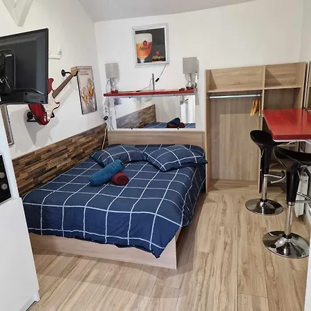 Appartamento 07 - Joli équipé Avec Clim, Vue Sur Jardin, Parking Privatif Gratuit, Grand Fourgon Possible, Le Linge De Maison Est Fourni Razac-sur-lʼIsle