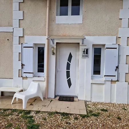 07 - Joli équipé Avec Clim, Vue Sur Jardin, Parking Privatif Gratuit, Grand Fourgon Possible, Le Linge De Maison Est Fourni *